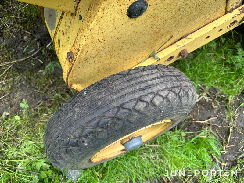 Rundbalspress New Holland 650