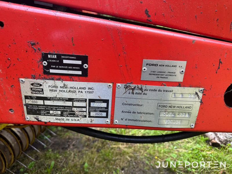 Rundbalspress New Holland 650