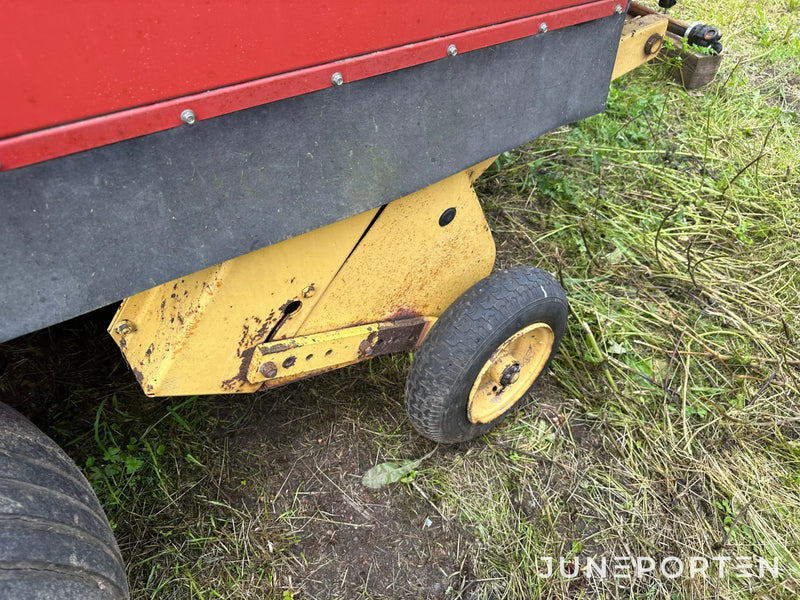 Rundbalspress New Holland 650