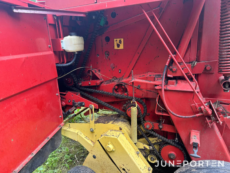 Rundbalspress New Holland 650