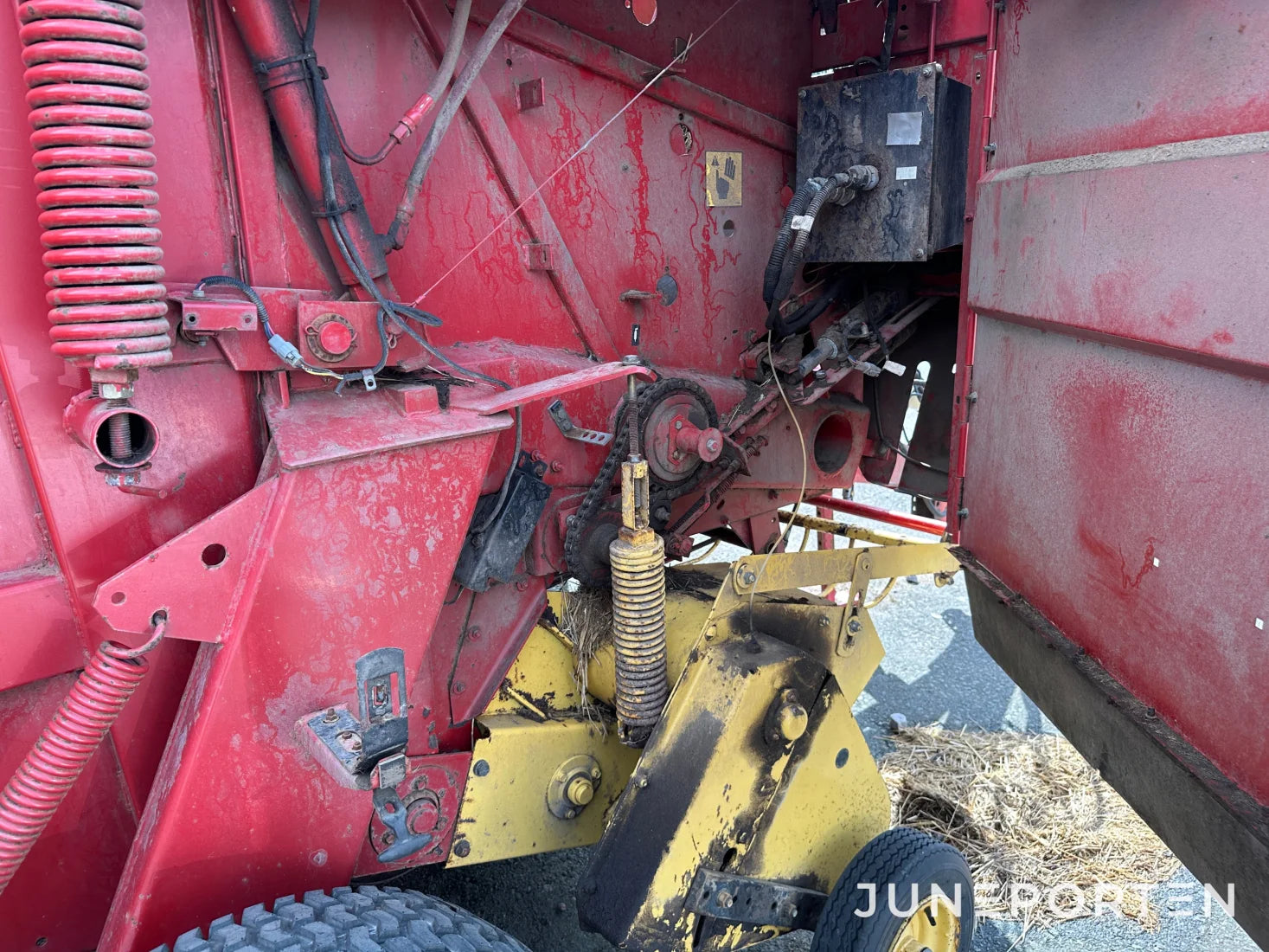 Rundbalspress New Holland 654