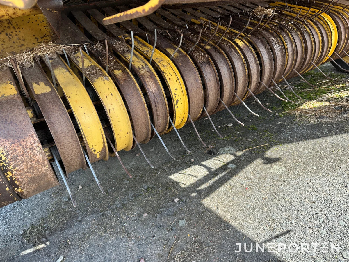 Rundbalspress New Holland 654