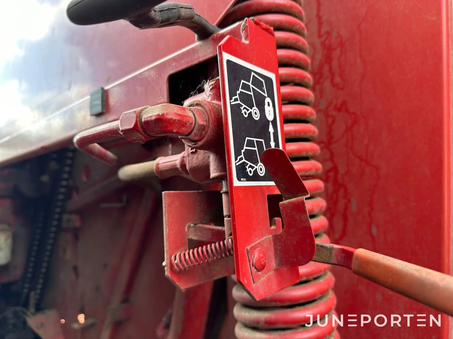 Rundbalspress New Holland 654