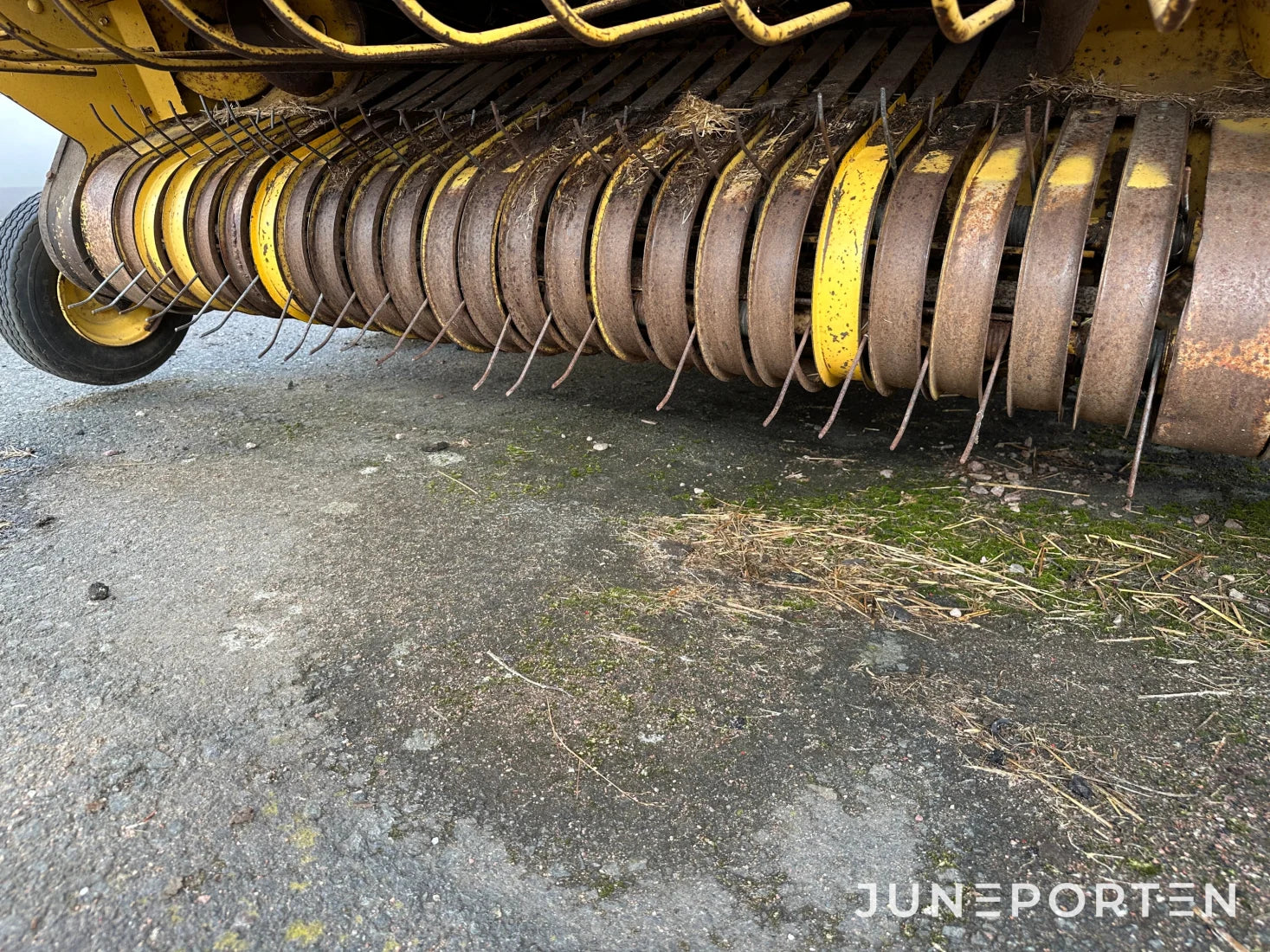 Rundbalspress New Holland 654