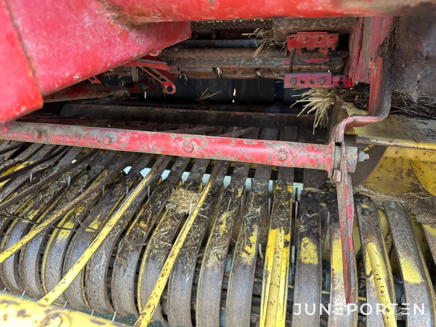 Rundbalspress New Holland 654