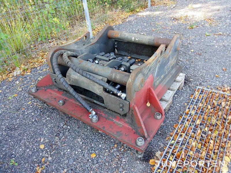 S90 snabbfäste med OilQuick system