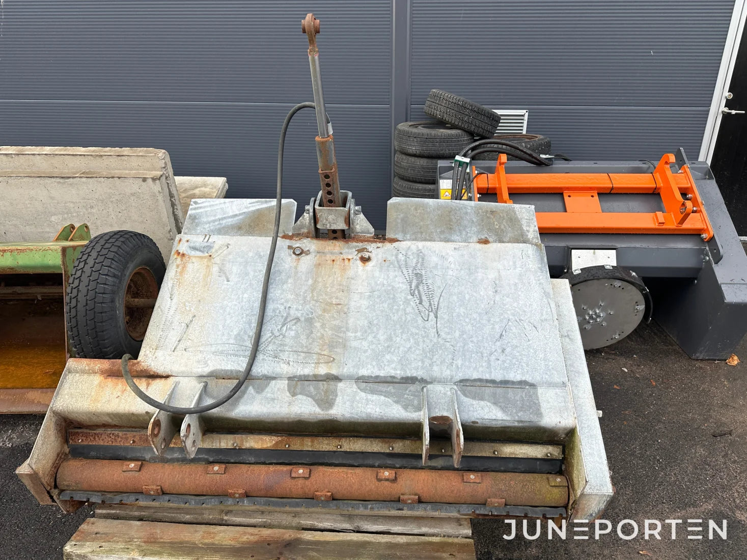 Sandspridare självlastande
