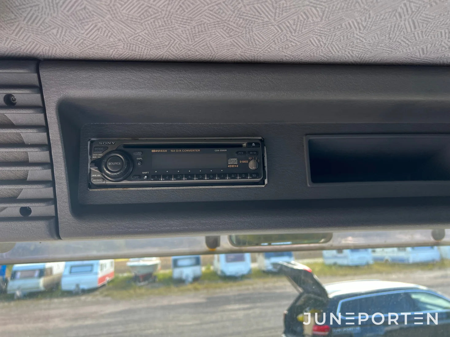 Scania P114 L 380 med maskinflak