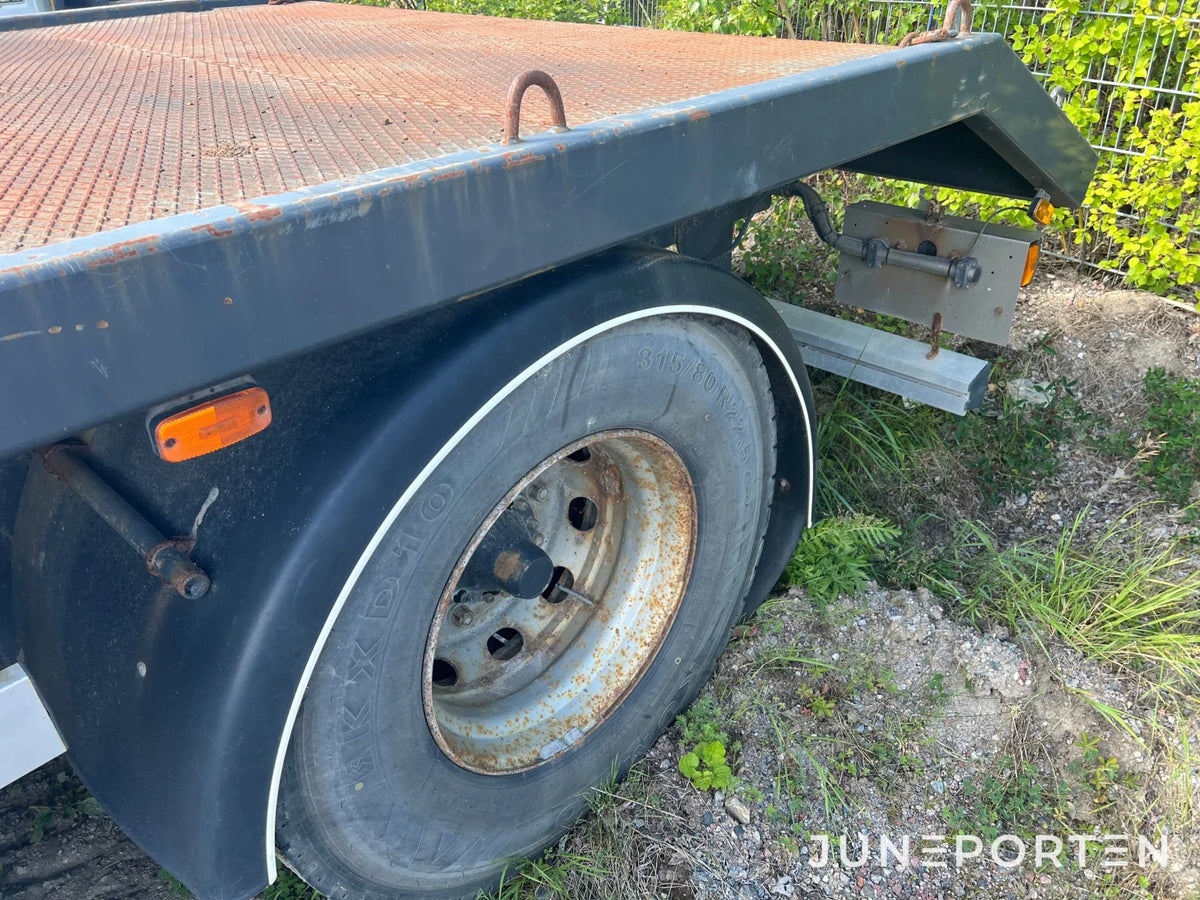 Scania P114 L 380 med maskinflak