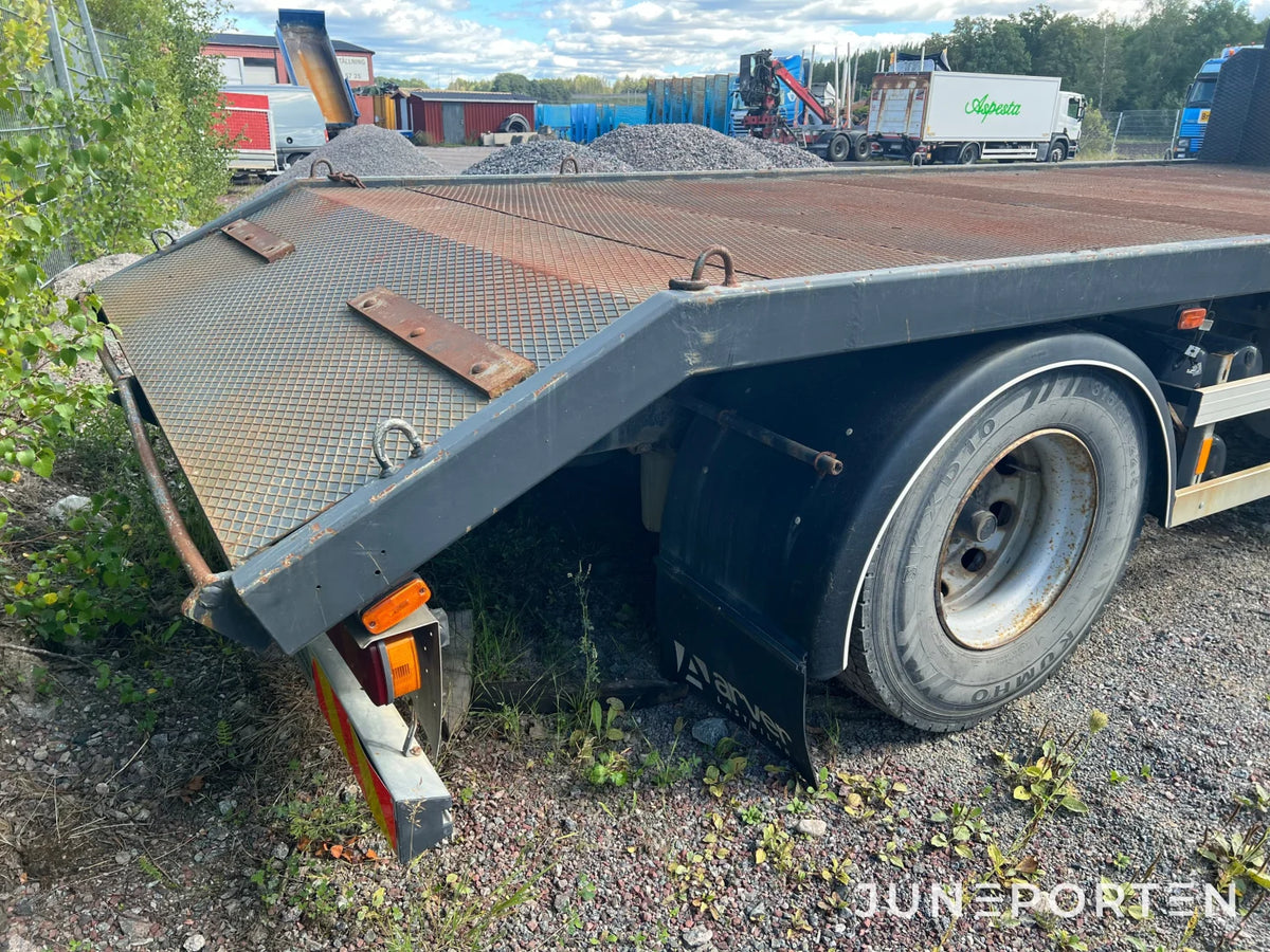 Scania P114 L 380 med maskinflak