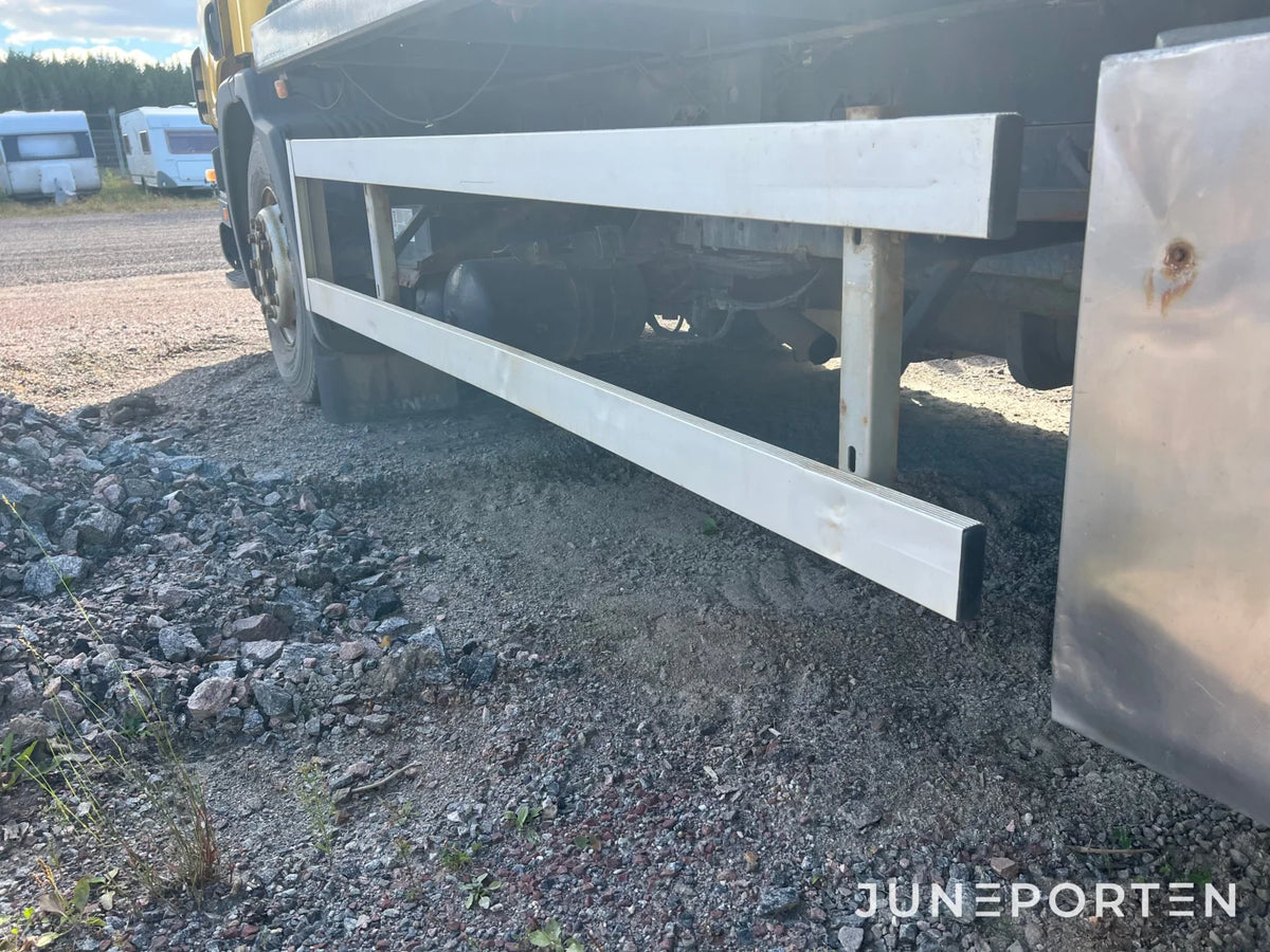 Scania P114 L 380 med maskinflak
