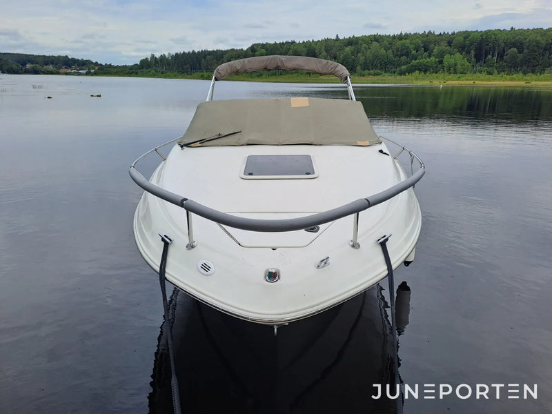 Sea Ray 215 Express Cruiser