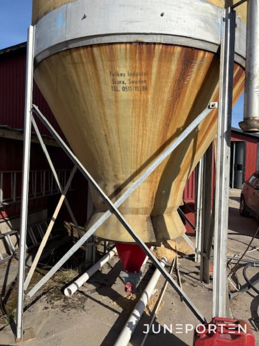 2 Stycken Fodersilos Folkets Industri 20 Kubik