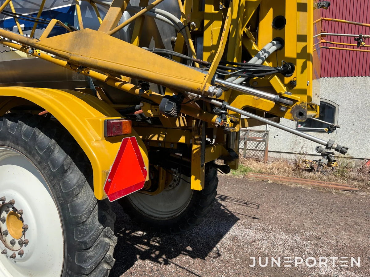 Självgående växtskyddsspruta Ag-Chem Rogator 618