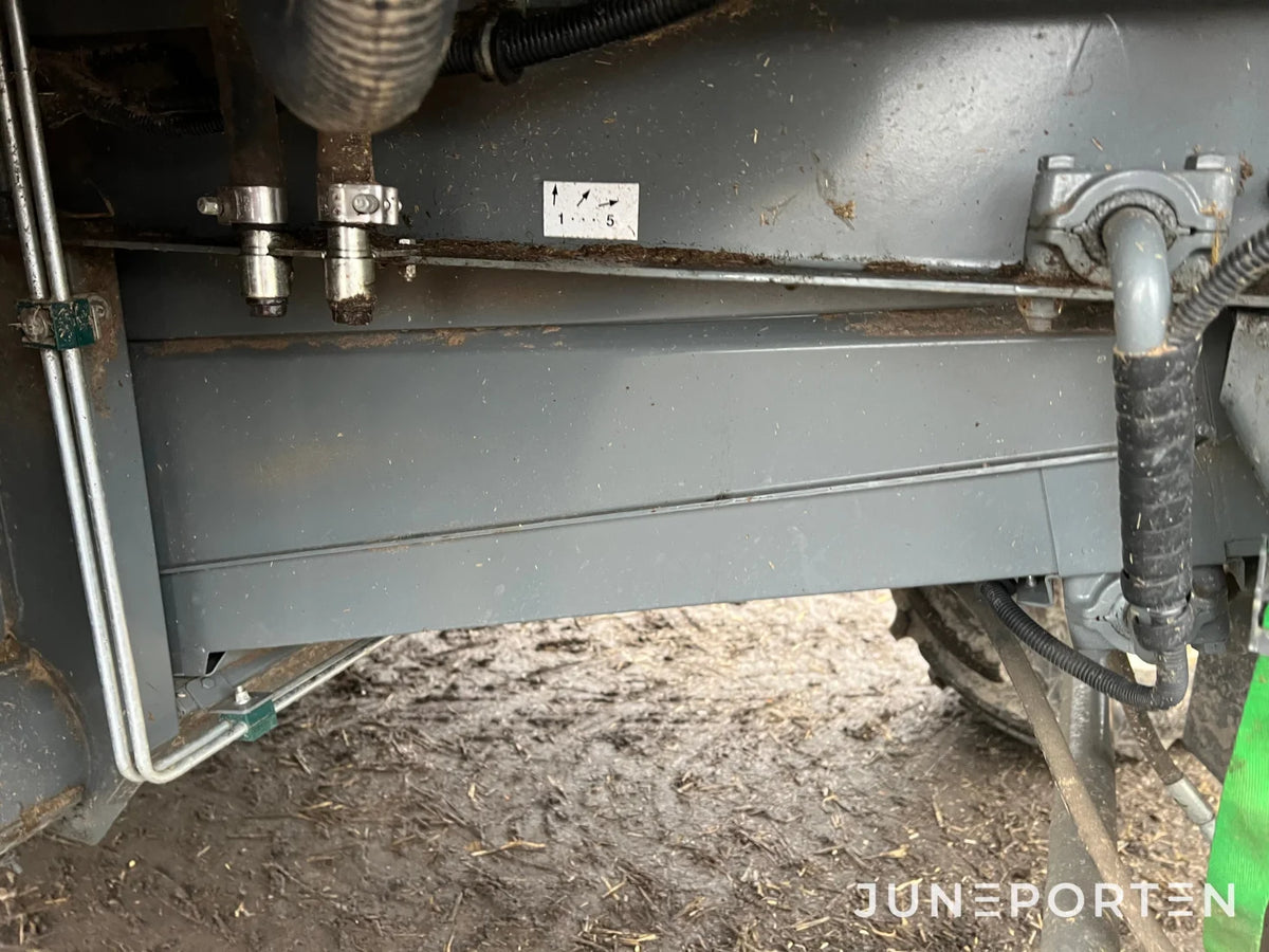 Skördetröska Massey Ferguson C6