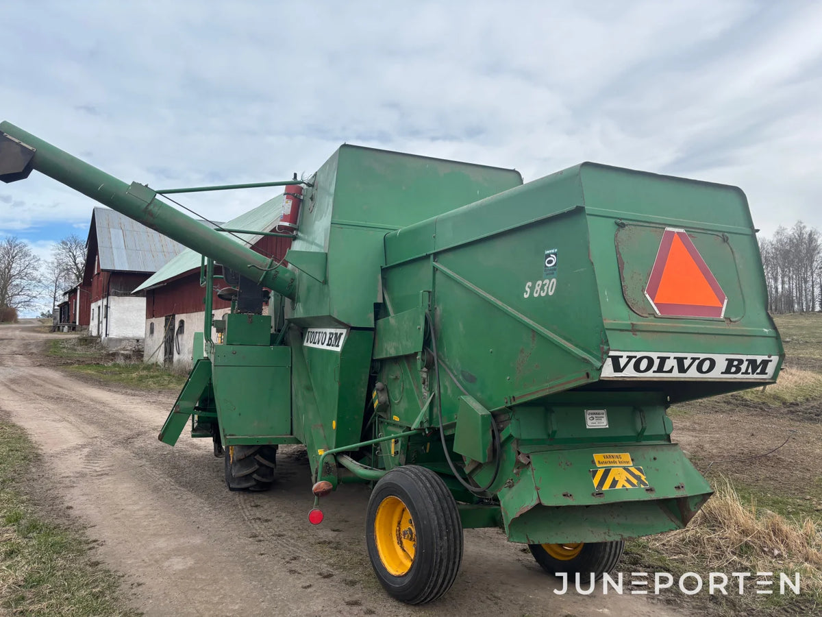 Skördetröska Volvo BM S830