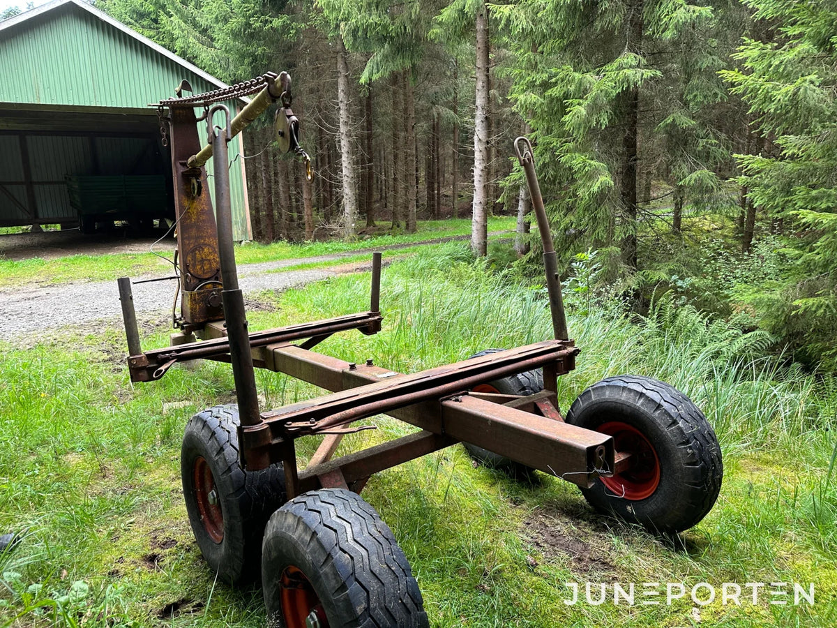 Skogsvagn 8 ton med vajerkran