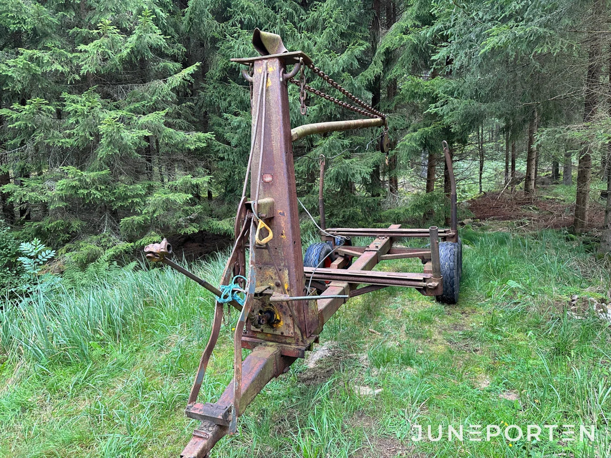 Skogsvagn 8 ton med vajerkran