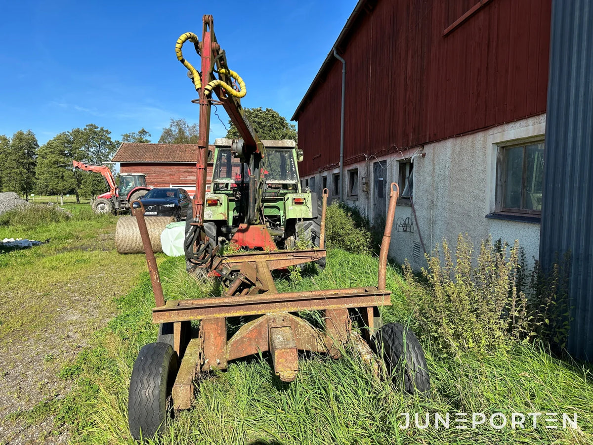 Skogsvagn Gisebo med Patu 425 kran