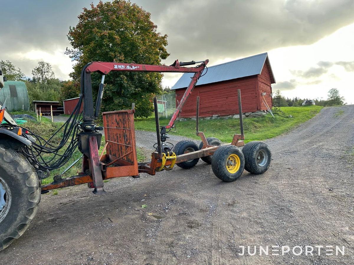 Skogsvagn Gisebo med patu 525 kran