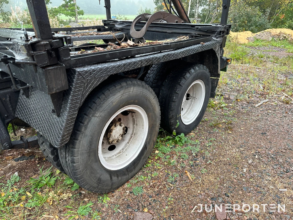 Skogsvagn med Hiab kran