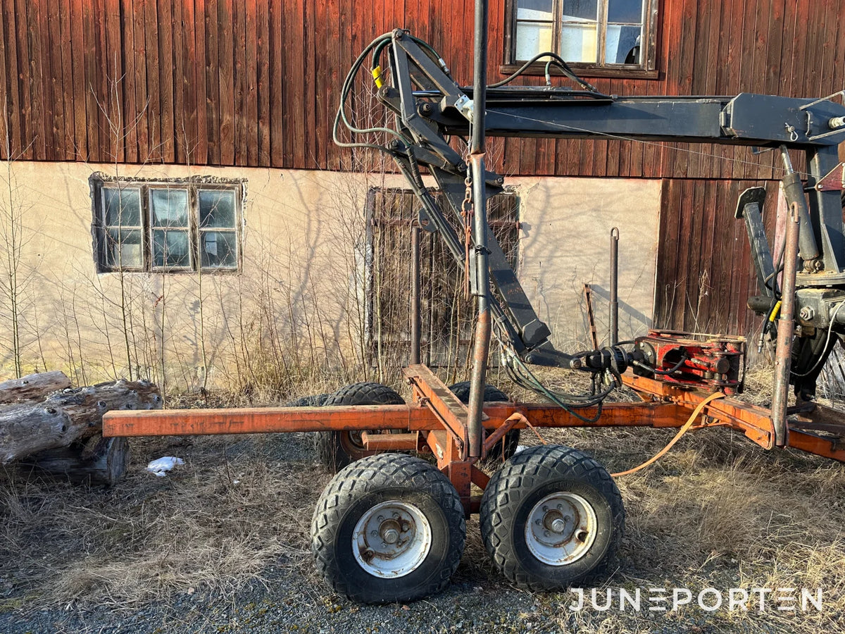 Skogsvagn med kran