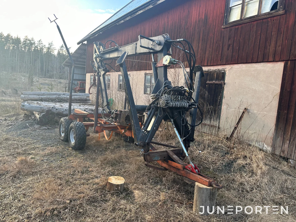 Skogsvagn med kran