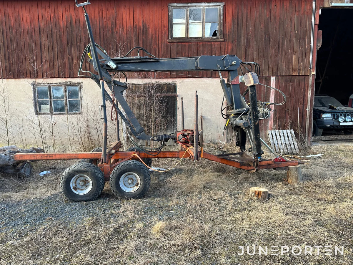 Skogsvagn med kran