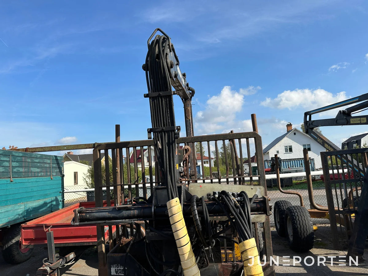 Skogsvagn med kran Patruuna 860