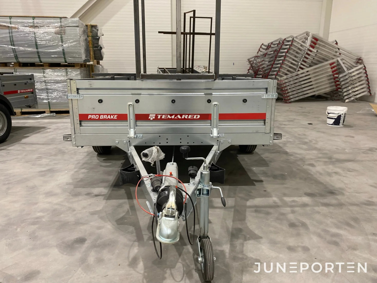 Släpvagn Temared 3015 + byggnadsställningsstativ