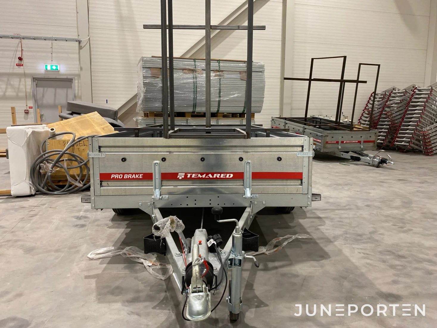 Släpvagn Temared 3015 + byggnadsställningsstativ