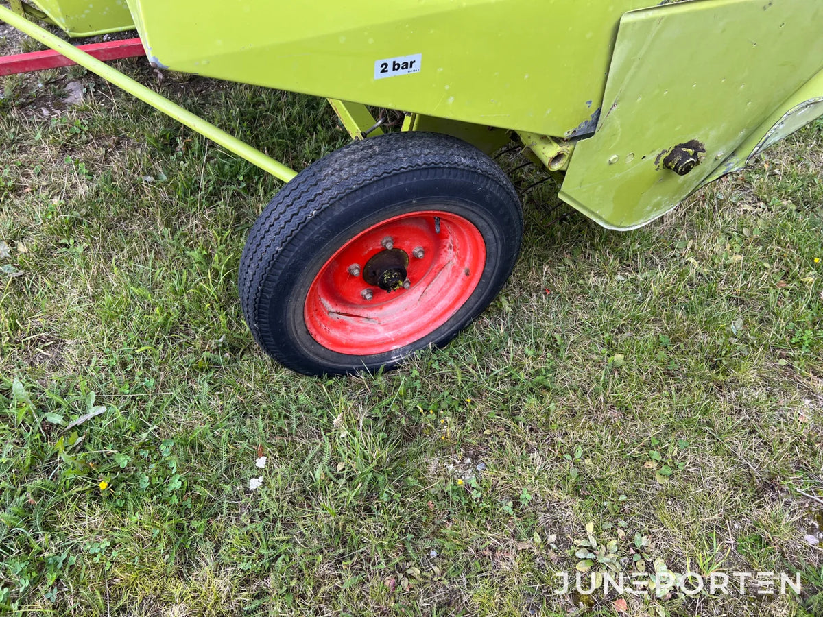 Småbalspress Claas Markant 41