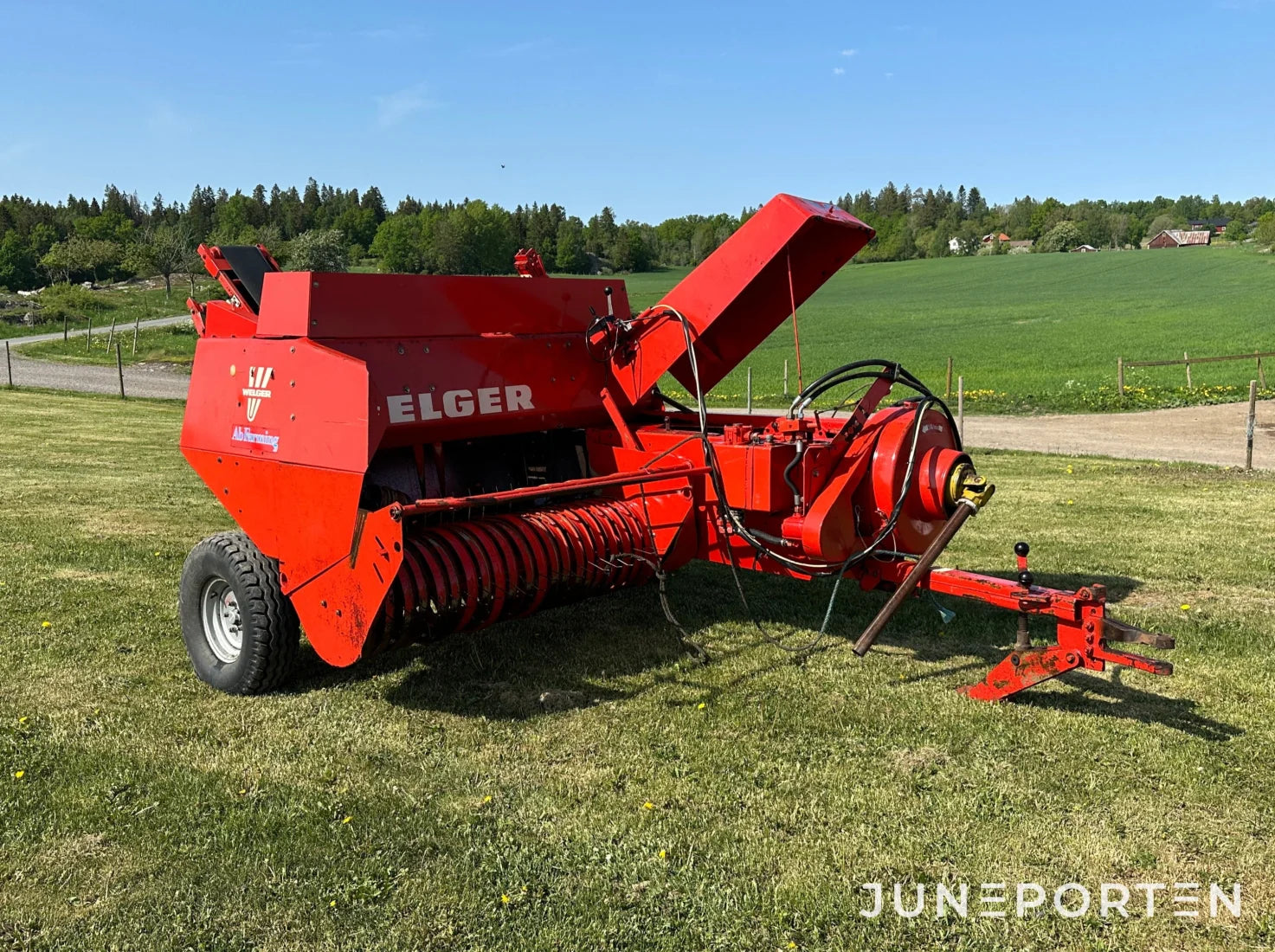 Småbalspress Welger AP500 med kastare