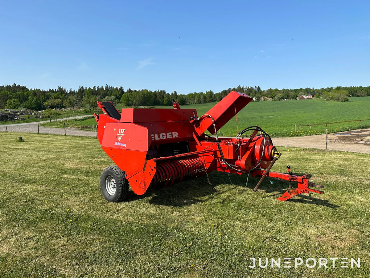 Småbalspress Welger AP500 med kastare
