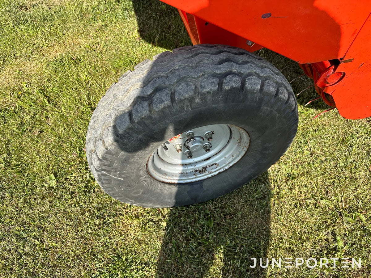 Småbalspress Welger AP500 med kastare
