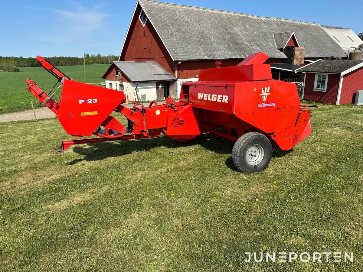 Småbalspress Welger AP500 med kastare