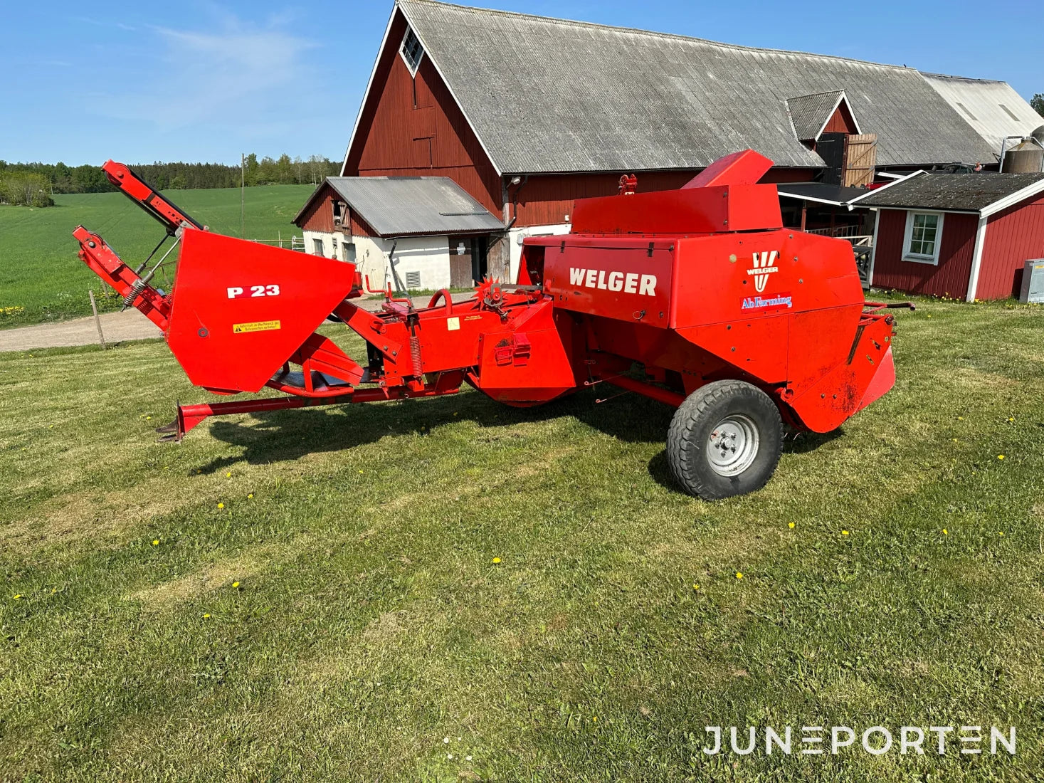 Småbalspress Welger AP500 med kastare