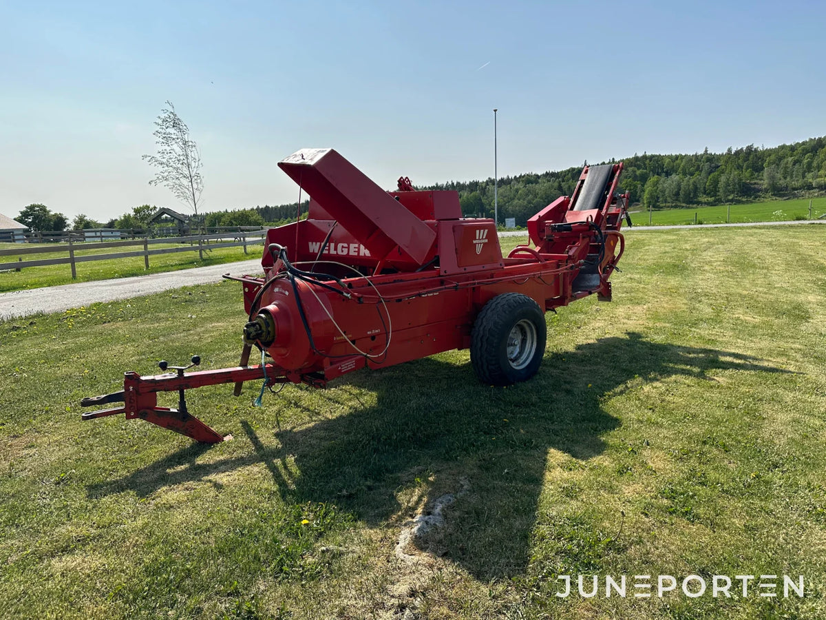 Småbalspress Welger AP500 med kastare