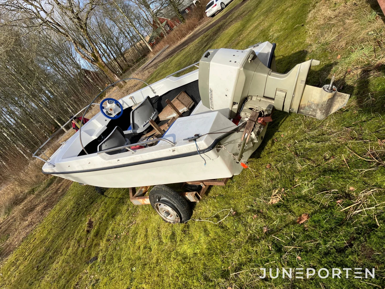 Sportbåt med Evinrude motor