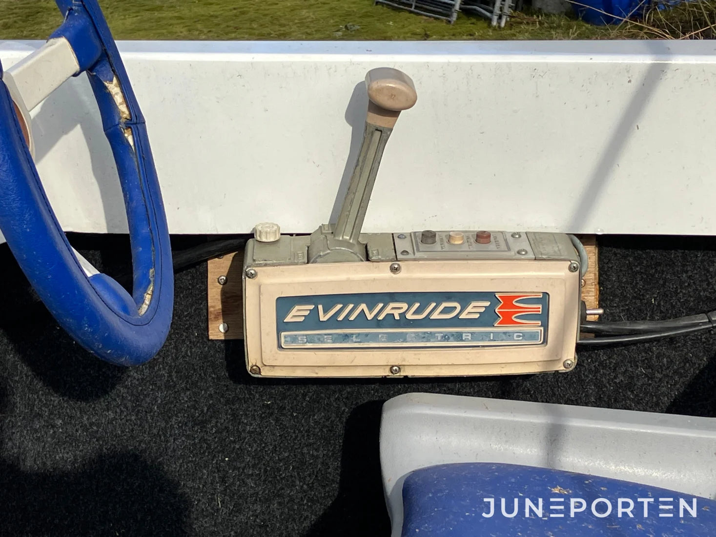 Sportbåt med Evinrude motor