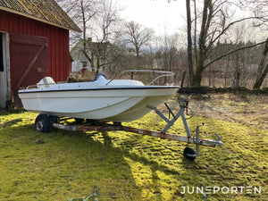 Sportbåt med Evinrude motor