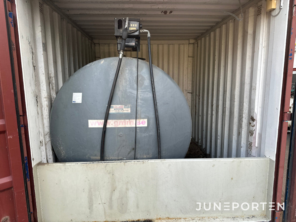 Tank 5,7 kubik i container