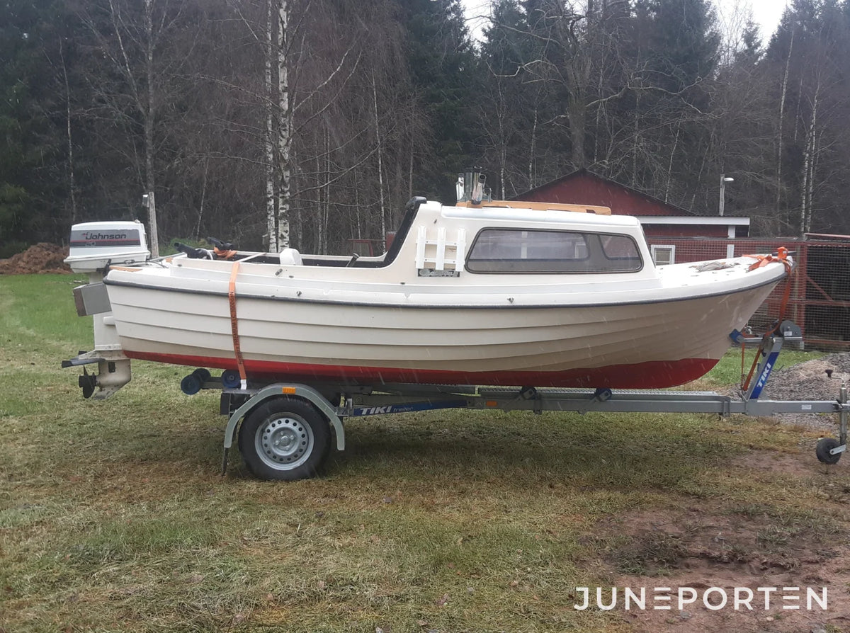 Motorbåt Crescent 525 HT med motor