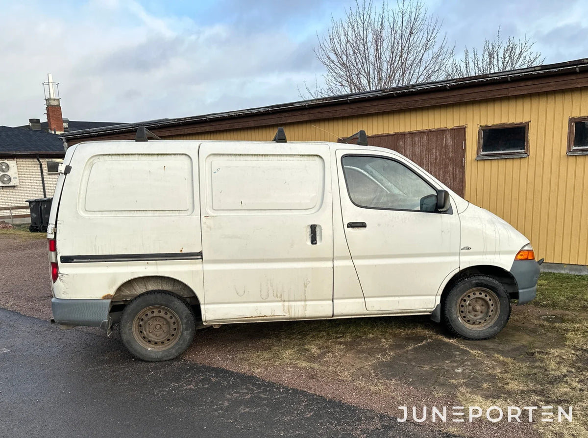 Toyota HiAce Van 2.5 D-4D