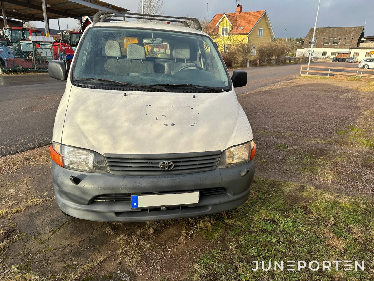 Toyota HiAce Van 2.5 D-4D