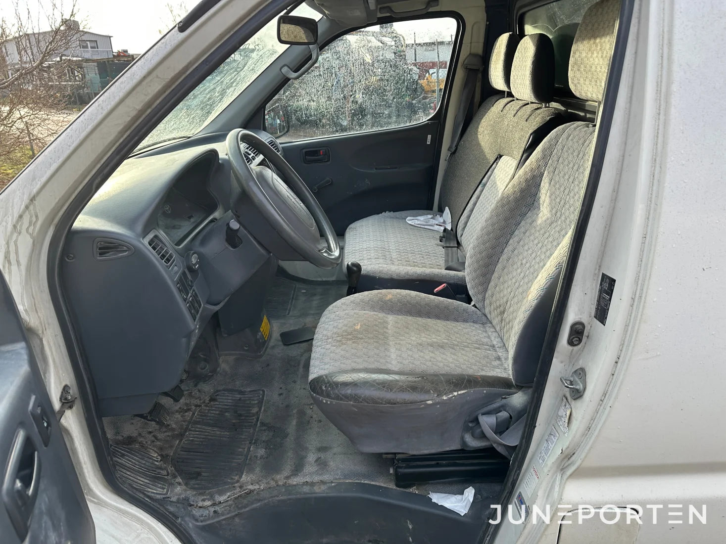 Toyota HiAce Van 2.5 D-4D