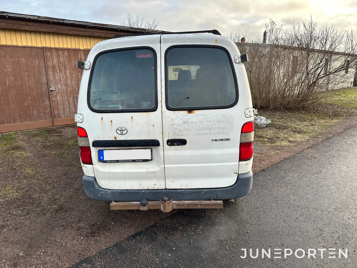 Toyota HiAce Van 2.5 D-4D