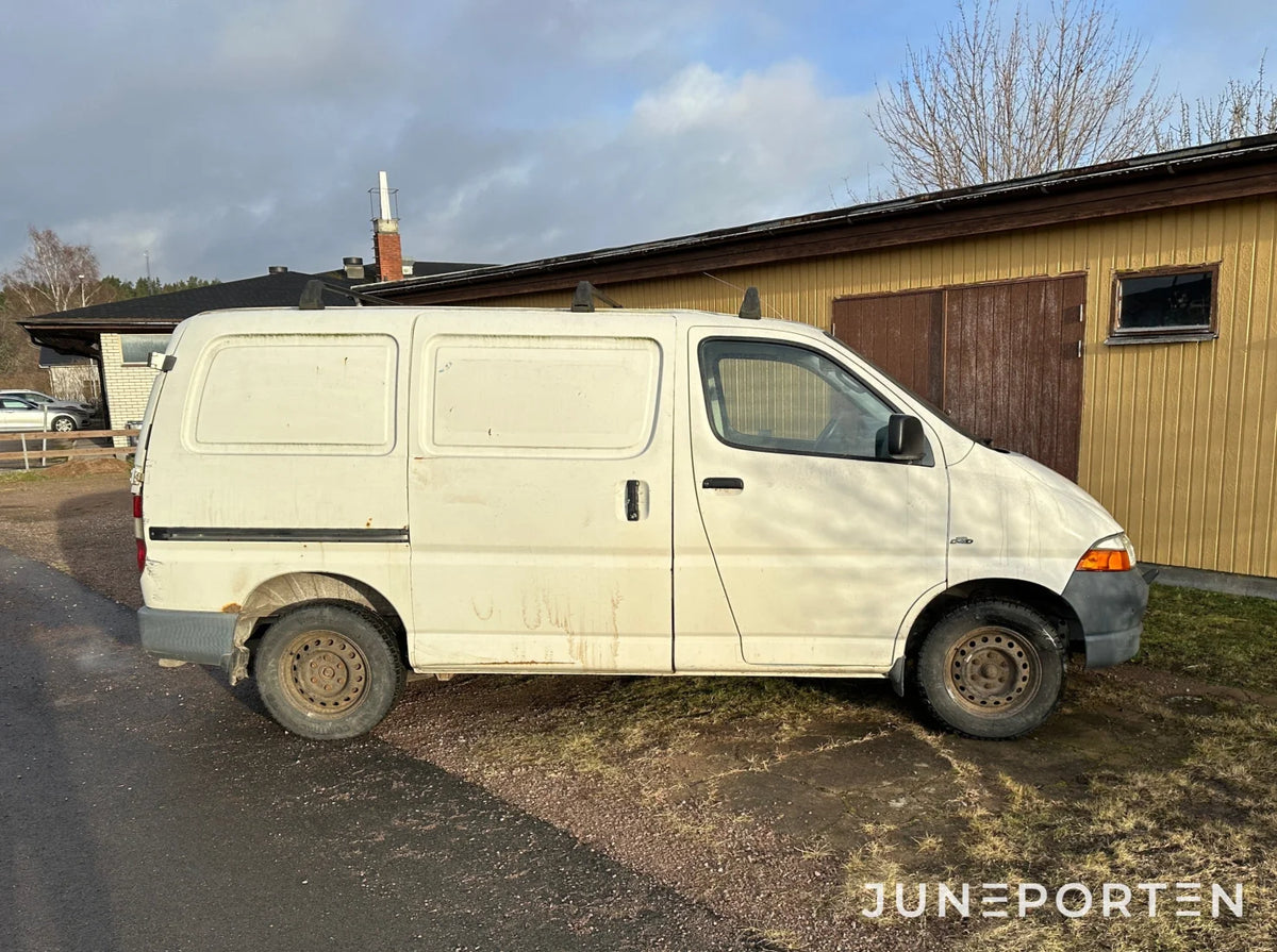 Toyota HiAce Van 2.5 D-4D