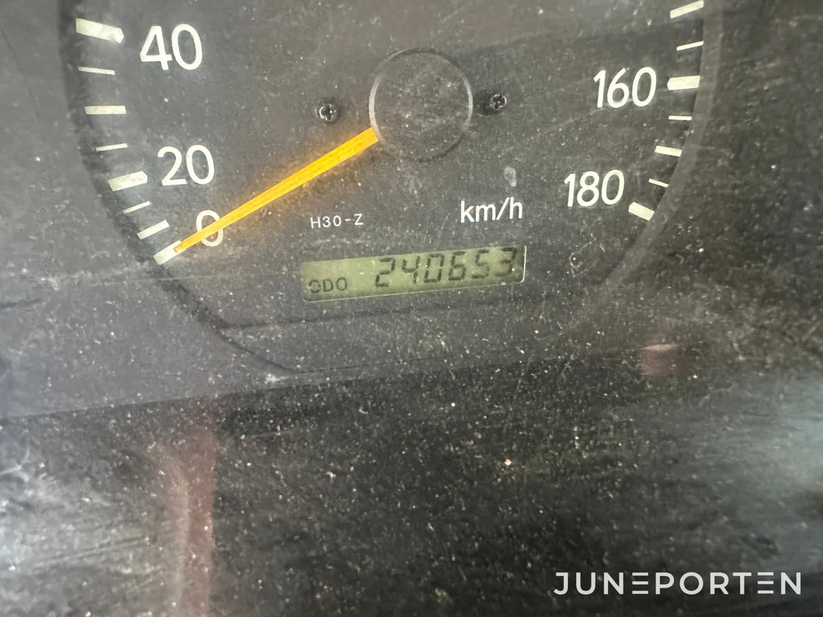 Toyota HiAce Van 2.5 D-4D
