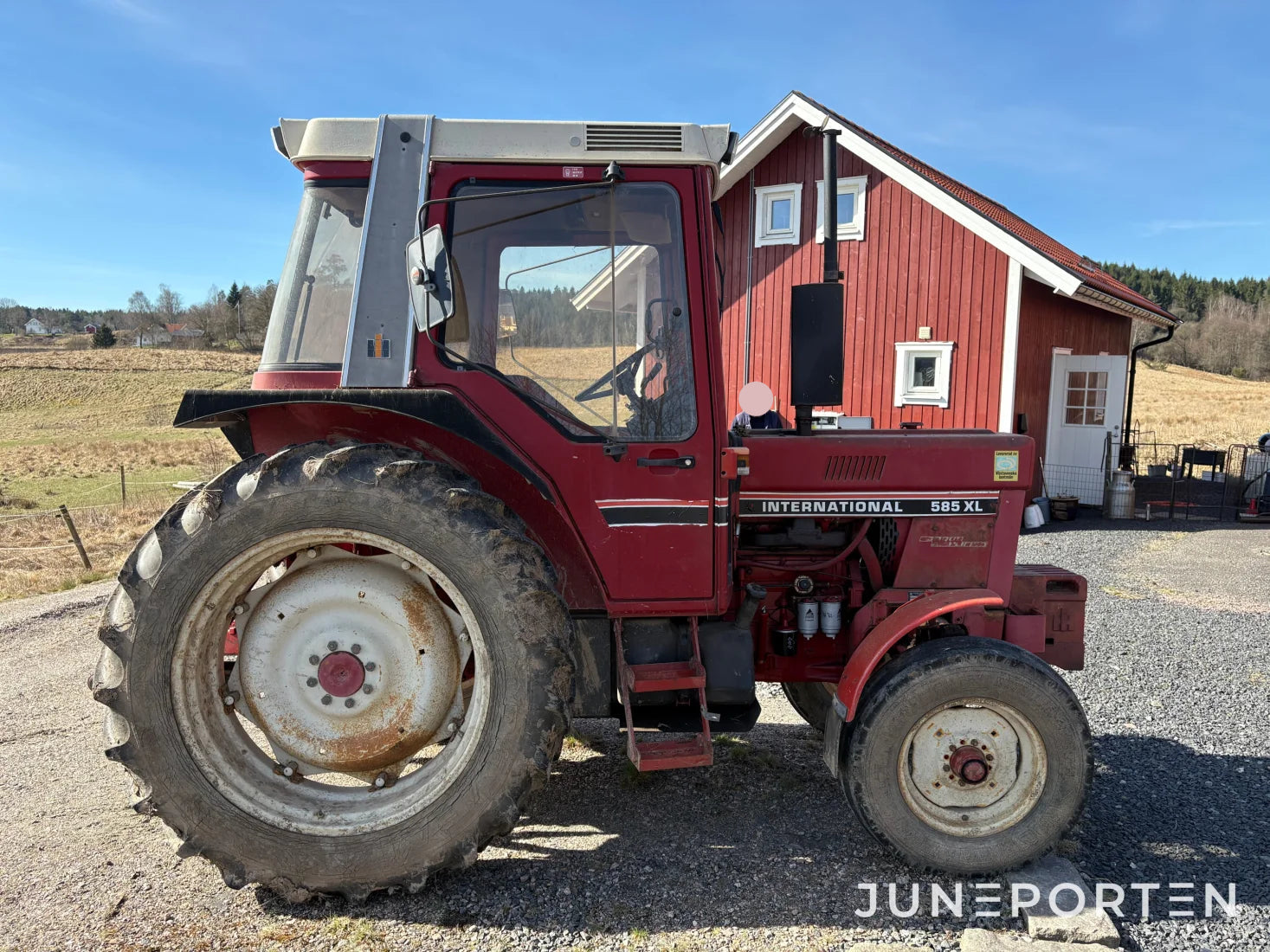 Traktor International 585 XL